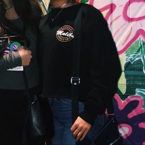 Black brandy cropped crewneck malibu red/yellow